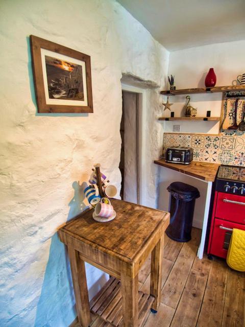 Knocker Cottage Is A 3 Bedroom Made Up Of 1 Double Bedroom And 2 Small Double Bedrooms In Small Village 10 Min To Beaches Camborne Kültér fotó