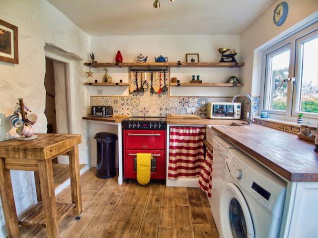 Knocker Cottage Is A 3 Bedroom Made Up Of 1 Double Bedroom And 2 Small Double Bedrooms In Small Village 10 Min To Beaches Camborne Kültér fotó